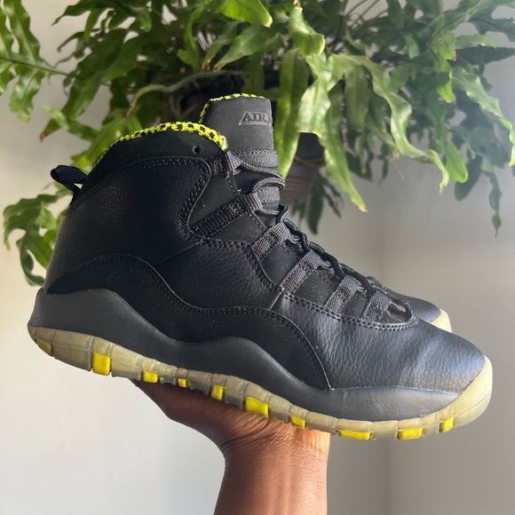 Jordan Retro 5 Venom Black Sneakers - Picture 6 of 15